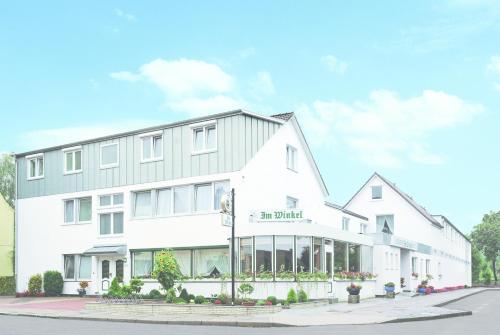 a rendering of the bluff hotel at Hotel "Im Winkel" in Elmshorn
