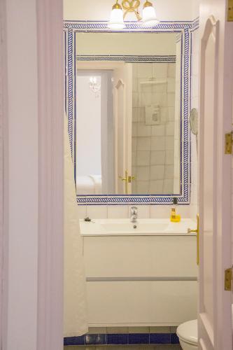 a bathroom with a sink and a mirror at Apartamento Trajano in Seville