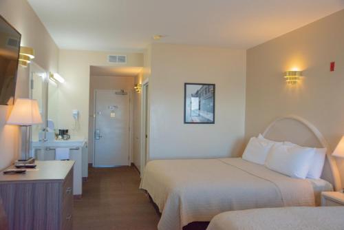 Ένα ή περισσότερα κρεβάτια σε δωμάτιο στο West Bank Inn