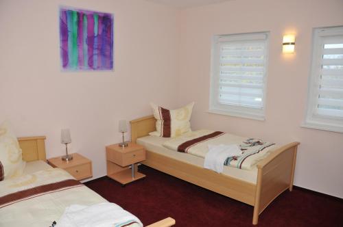 
Ein Bett oder Betten in einem Zimmer der Unterkunft Hotel Pension Schwerin-Haus Schreiber
