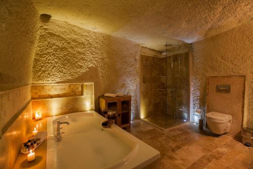 Koupelna v ubytování Azure Cave Suites - Cappadocia
