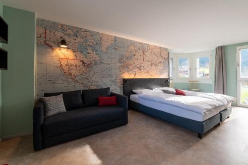 a bedroom with a bed and a couch at Emma's B&B - Self Check-in Hotel in Lungern