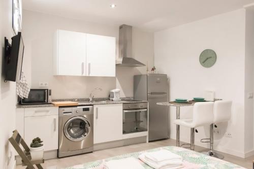 Kuchyň nebo kuchyňský kout v ubytování Studio in Ruda close to Plaza Mayor & Parking Gratis