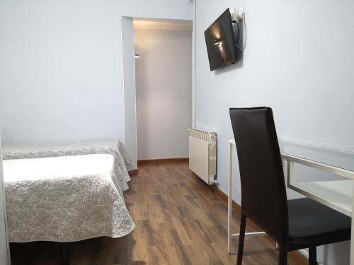 Μια τηλεόραση ή/και κέντρο ψυχαγωγίας στο Hostal Lesseps
