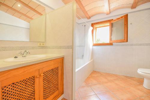 Koupelna v ubytování Mallorcan stone house Villa Matias
