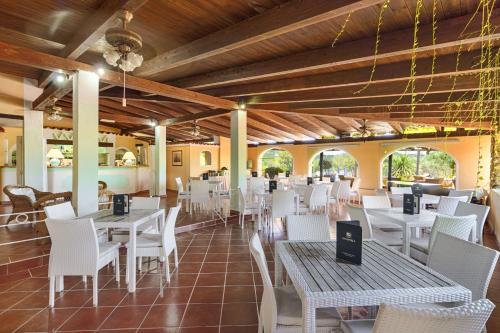 Un restaurant sau alt loc unde se poate mânca la Colonna Beach Hotel Marinella