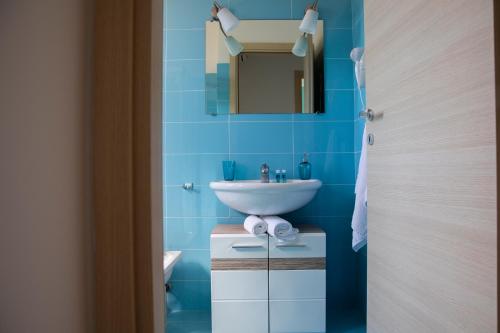 Kylpyhuone majoituspaikassa Riva Sea Apartments