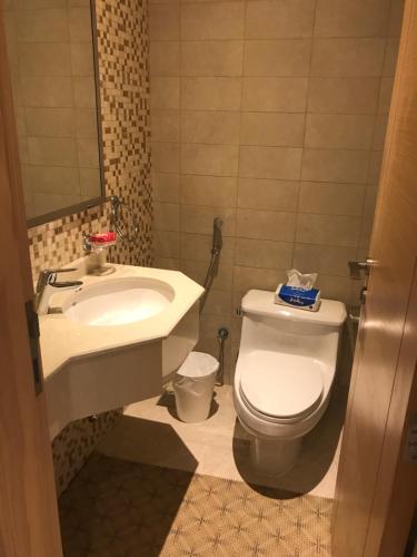 a bathroom with a toilet and a sink at Obhur Residence 2 in Obhor