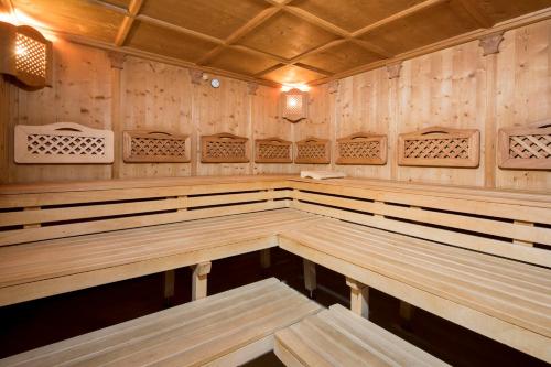 a sauna with wooden benches in a room at Hotel Alphof Alpbach in Alpbach
