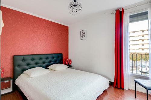 En eller flere senge i et værelse på Les Embruns