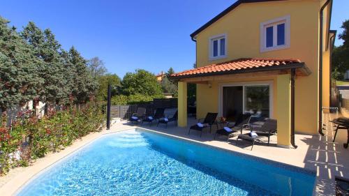 Beautiful villa Mugeba II with pool near the aquapark in Porec