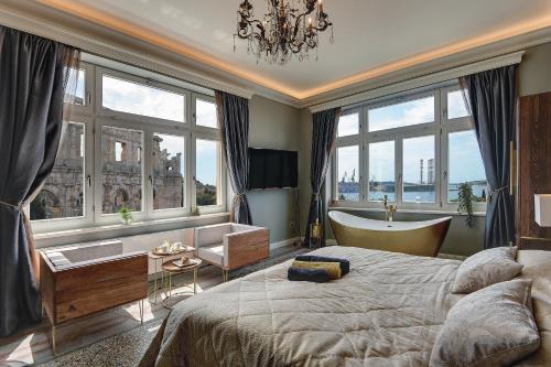 Arena & Seaview Luxurious Residence