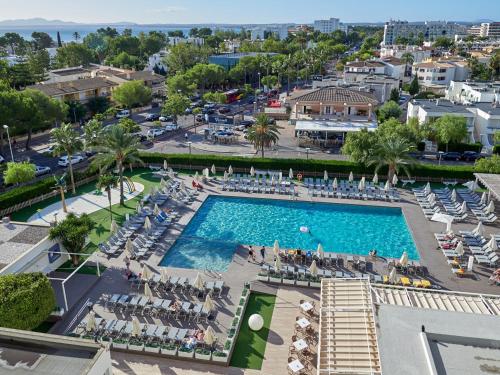 Bazén v ubytování BQ Delfín Azul Hotel nebo v jeho okolí