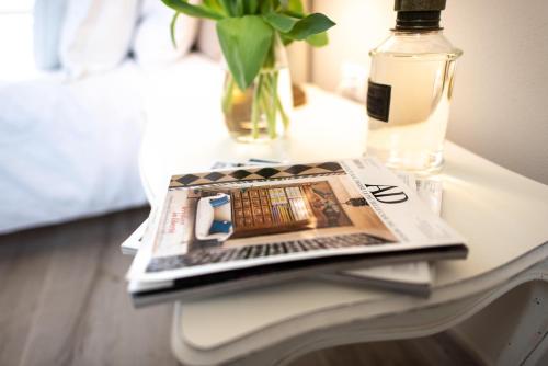 a table with a newspaper and a laptop on it at Appartamento Nonno Trulli in Stabbia