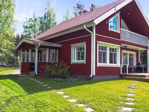 a red house with a lawn in front of it at Holiday Home Lauttavalkama by Interhome in Torvoila
