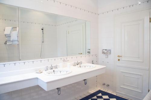 Un baño de Villa Solitude