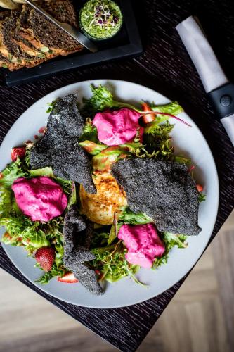 Comida en o cerca de este hotel