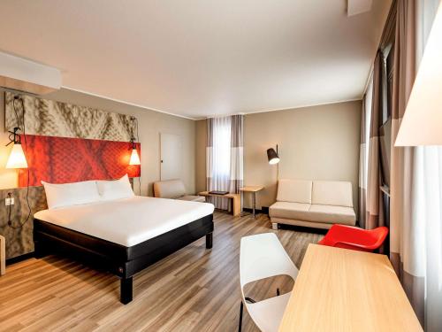 Postel nebo postele na pokoji v ubytování ibis Mainz City