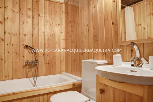 A bathroom at Apartamento Era Cascada By Totiaran
