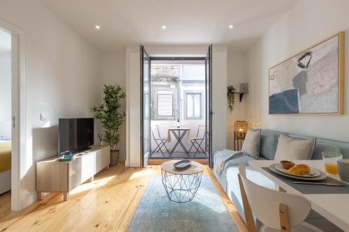 Stylish City Center Apartment with Balcony and Air Conditioning