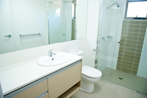 A bathroom at Jacana Apartments