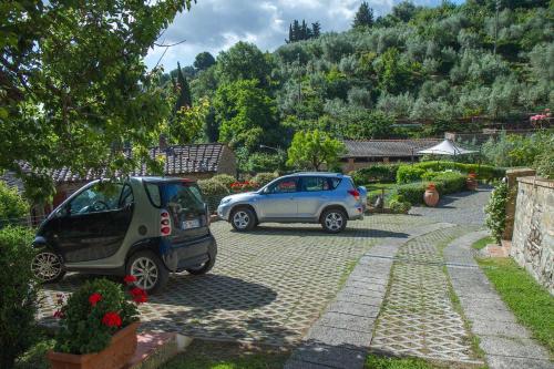 a couple of cars parked in a driveway at Porta Castellana B&B - Apartment in Montalcino