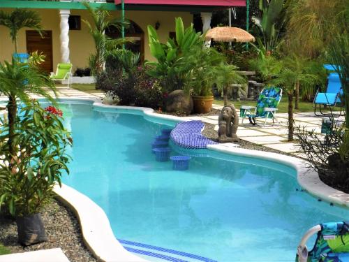 COCO Beach Villageの敷地内または近くにあるプール