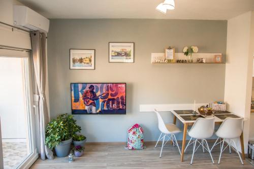 a dining room with a table and white chairs at Studio apartmani Milović in Trebinje