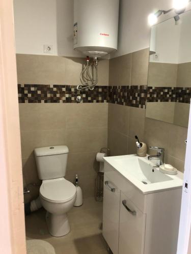 Ένα μπάνιο στο Apartments in the forest with sea view