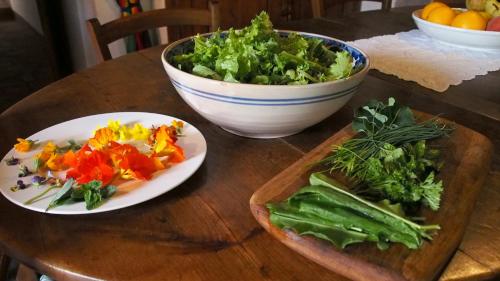 Makanan di atau berdekatan apartmen