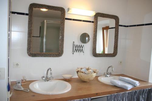 Et badeværelse på Gîte de Vacances - Côtes d Armor - Pluduno, Plancoët