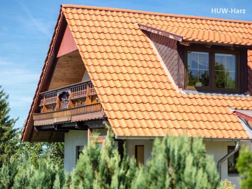 a house with an orange tiled roof at Idyllisches Ferienhaus bei Wernigerode in Benzingerode