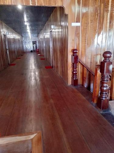a long hallway with wooden floors and wooden walls at PSK VIMEAN KOH RONG Guesthouse in Koh Rong Island