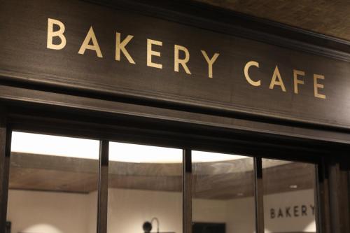 a sign on the door of a bakery cafe at The Celecton Tsuchiura Ekimae in Tsuchiura