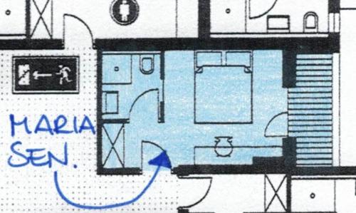 a drawing of a house with a blue arrow at Gästehaus Waldrand Garni in Wiesing