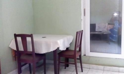 a table with two chairs and a table with a white table cloth at Appartement F2 50m2 centre ville sécurisé in Diego Suarez
