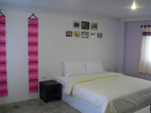 Ένα ή περισσότερα κρεβάτια σε δωμάτιο στο Dozy Lamoon House