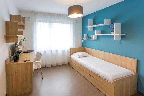 Ліжко або ліжка в номері Nemea Appart Hotel Elypseo Strasbourg Port