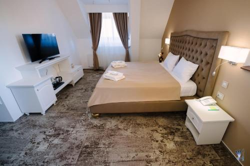 Postel nebo postele na pokoji v ubytování Hotel La Belle Epoque
