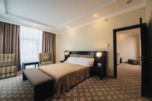 Кровать или кровати в номере Aquamarine Resort & SPA