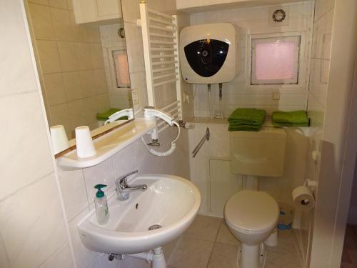 Un baño de Ferienwohnung Kretschmer