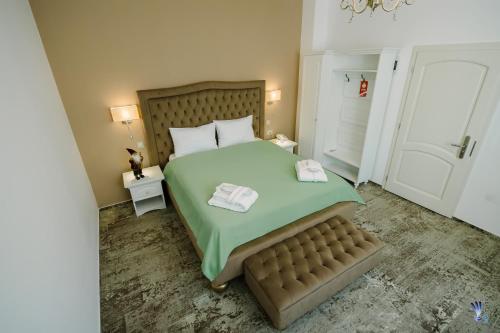 Postel nebo postele na pokoji v ubytování Hotel La Belle Epoque
