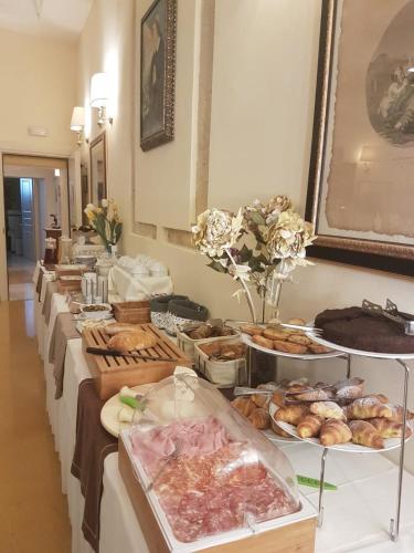 Makanan di atau berdekatan hotel
