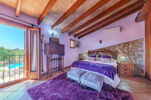 A bed or beds in a room at Finca Can Diego