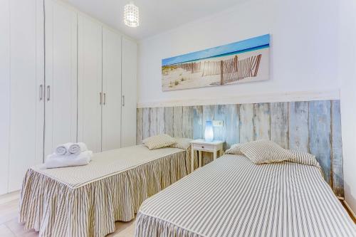 A bed or beds in a room at Cantino House