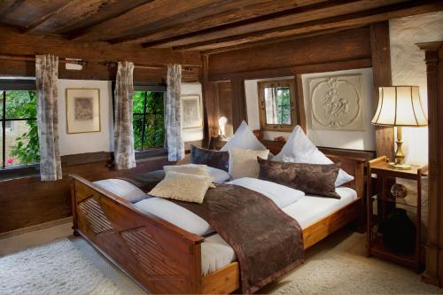 a bedroom with a large bed in a room with windows at Altfraenkische Weinstube in Rothenburg ob der Tauber