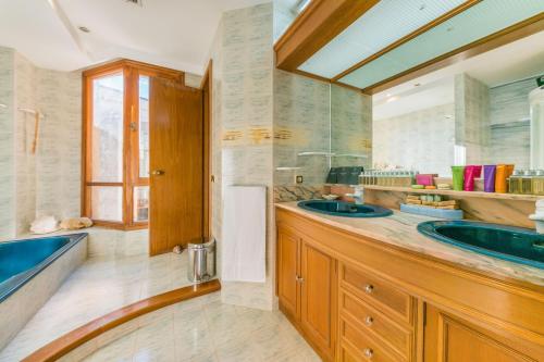 A bathroom at Villa Tramontana