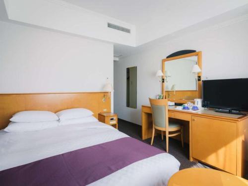 Säng eller sängar i ett rum på JR Hotel Clement Uwajima