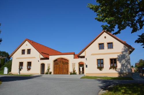 a large white house with a wooden door at Penzion U podkováře in Třeboň