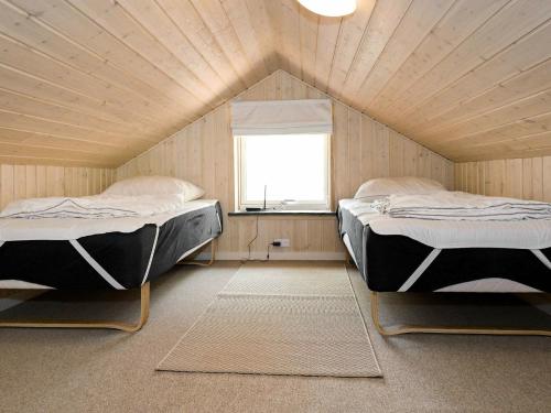 Кровать или кровати в номере Holiday home Hadsund IV